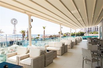 Imagen de la piscina del Hotel Vrissaki Beach. Foto 16