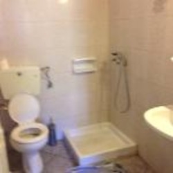 Imagen de los interiores del Hotel Vrissi. Foto 4