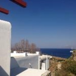 Imagen de los exteriores del Hotel Vrissi. Foto 2