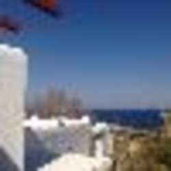 Imagen de los exteriores del Hotel Vrissi. Foto 3