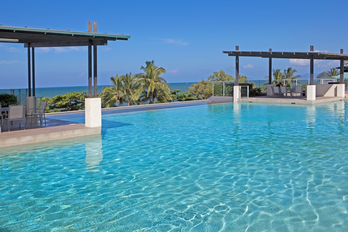 Imagen de la piscina del Hotel Vue Apartments Trinity Beach. Foto 13