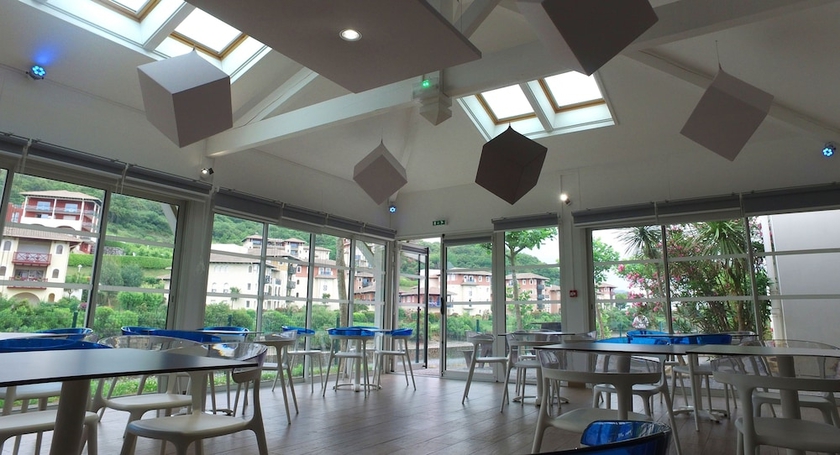 Imagen del bar/restaurante del Hotel Vvf La C&ocirc;te Basque &agrave; Urrugne. Foto 2