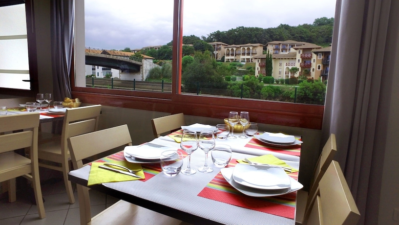 Imagen del bar/restaurante del Hotel Vvf La C&ocirc;te Basque &agrave; Urrugne. Foto 3