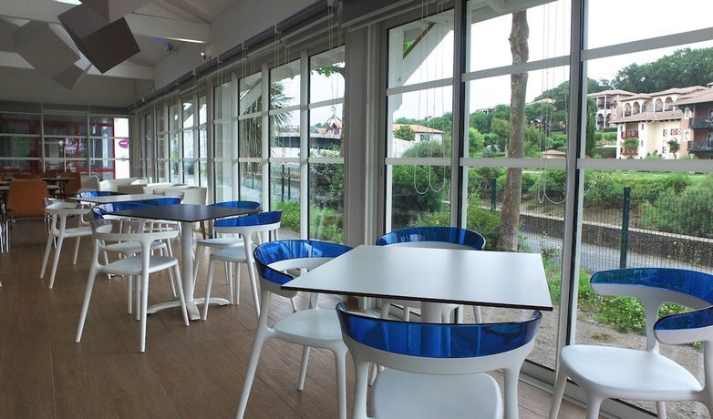 Imagen del bar/restaurante del Hotel Vvf La C&ocirc;te Basque &agrave; Urrugne. Foto 4