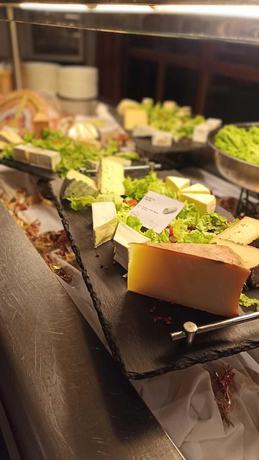 Imagen del bar/restaurante del Hotel Vvf Les Sittelles &agrave; Montalbert. Foto 7