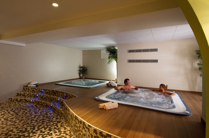 Imagen de la piscina del Hotel Vvf Serre Chevalier Brian&ccedil;on. Foto 18