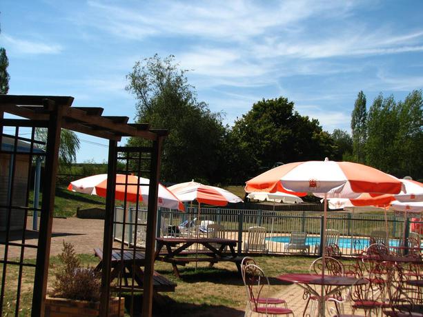 Imagen de la piscina del Hotel Vvf Villages Semur En Auxois. Foto 12