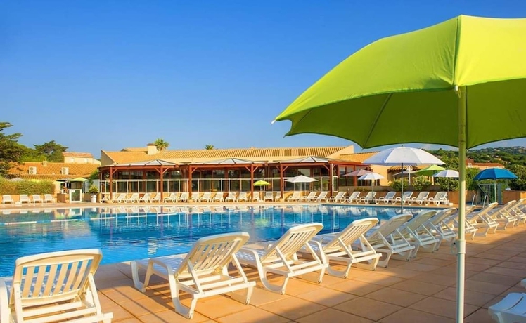 Imagen de la piscina del Hotel Vvf Villages golfe De Saint-tropez Sainte-maxime. Foto 18