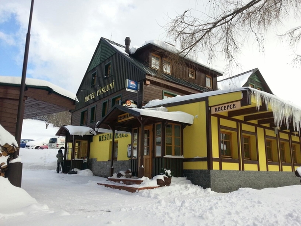 Imagen de los exteriores del Hotel V&yacute;slun&iacute;. Foto 16
