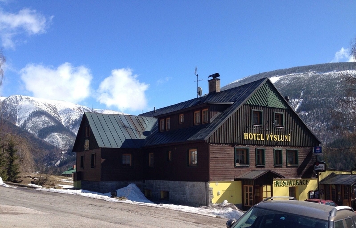 Imagen de los exteriores del Hotel V&yacute;slun&iacute;. Foto 17