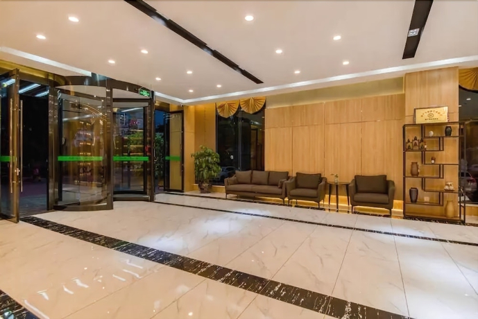 Imagen de los interiores del Hotel Vyluk J Hotel National Plaza Xinping. Foto 17