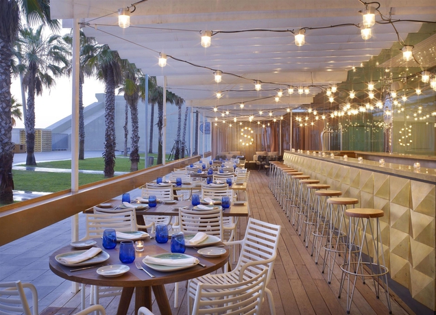 Imagen del bar/restaurante del Hotel W Barcelona. Foto 10