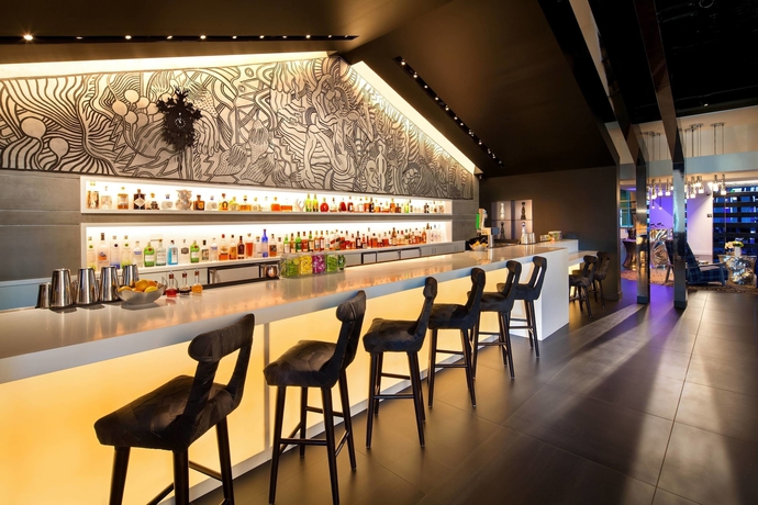Imagen del bar/restaurante del Hotel W Bellevue. Foto 3