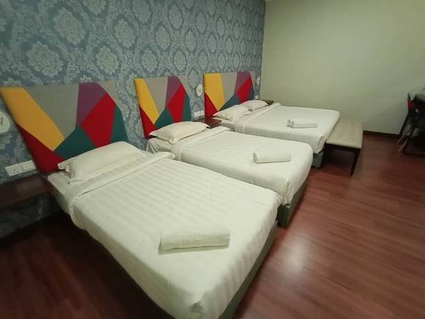Imagen de la habitación del Hotel W Cemerlang. Foto 12