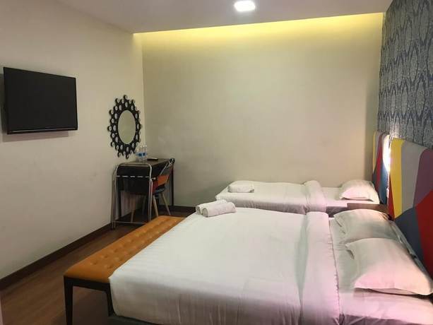 Imagen de la habitación del Hotel W Cemerlang. Foto 13