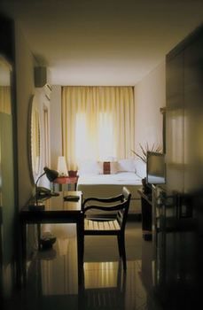 Imagen de la habitación del Hotel W Home Senopati. Foto 2