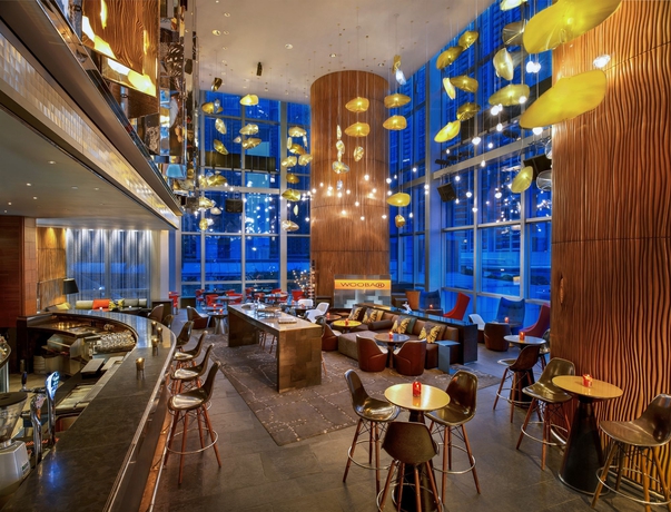 Imagen del bar/restaurante del Hotel W Hong Kong. Foto 5