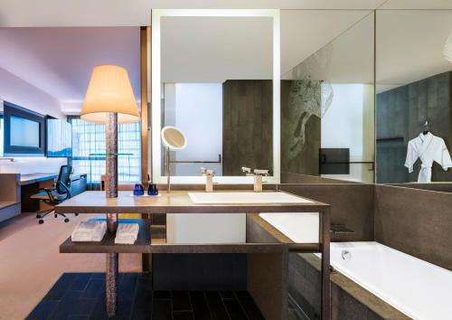 Imagen de la habitación del Hotel W Hong Kong. Foto 6