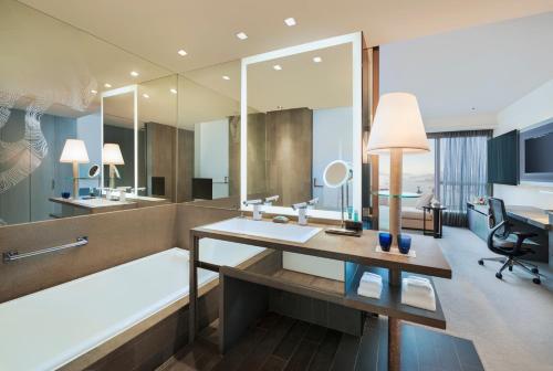 Imagen de la habitación del Hotel W Hong Kong. Foto 8