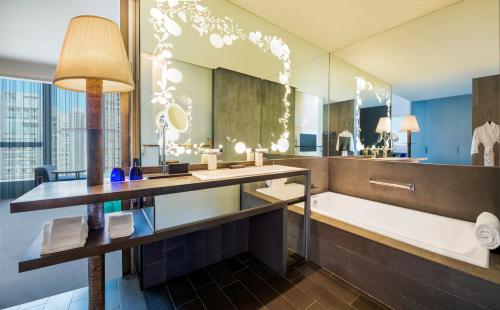 Imagen de la habitación del Hotel W Hong Kong. Foto 14