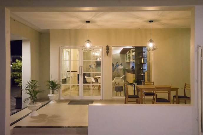 Imagen del bar/restaurante del Hotel W House. Foto 5