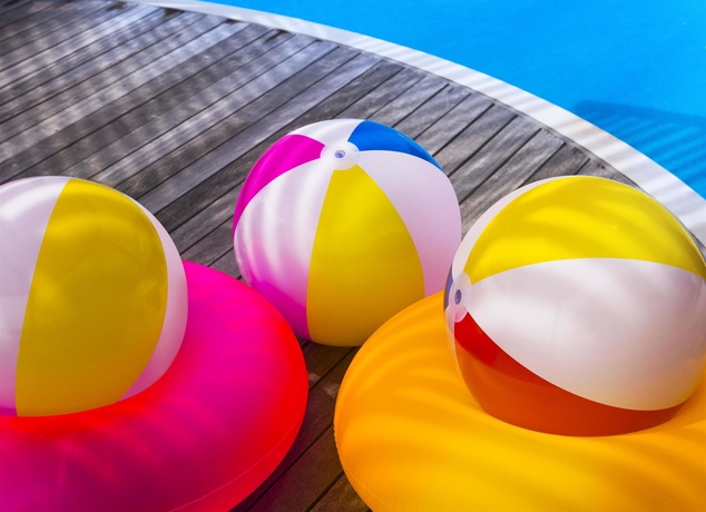 Imagen de la piscina del Hotel W Maldives. Foto 16