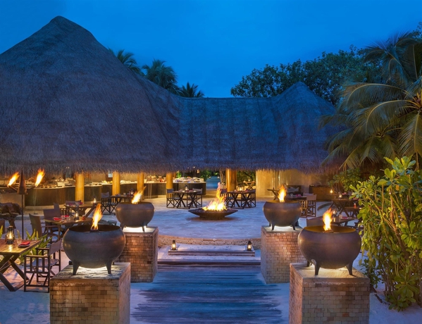 Imagen del bar/restaurante del Hotel W Maldives. Foto 6