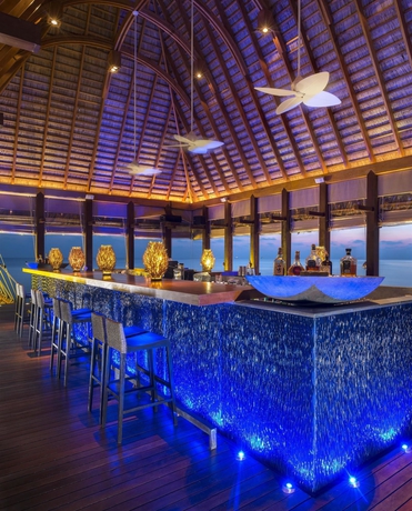 Imagen del bar/restaurante del Hotel W Maldives. Foto 7