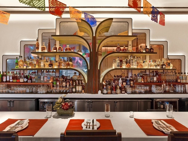 Imagen del bar/restaurante del Hotel W New York - Times Square. Foto 3