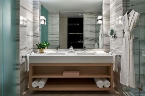 Imagen de la habitación del Hotel W South Beach. Foto 8