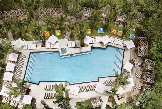 Imagen de la piscina del Hotel W South Beach. Foto 16