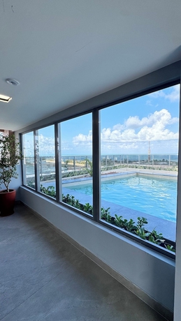 Imagen de la piscina del Hotel W Tamba&uacute;. Foto 15