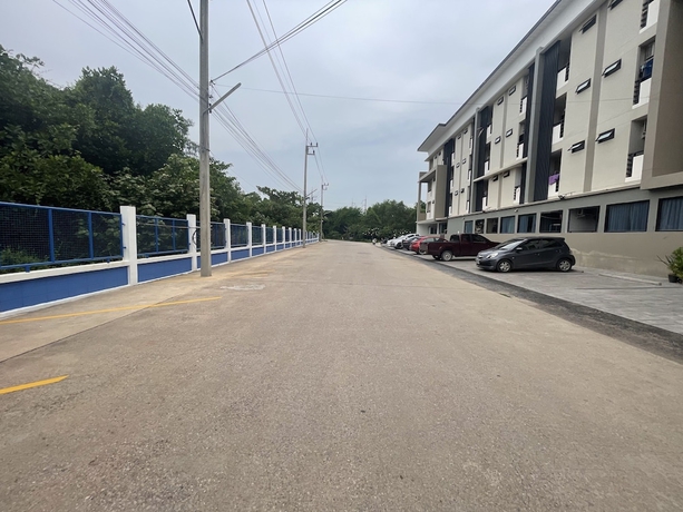 Imagen de los exteriores del Hotel W residence samutsakorn. Foto 17