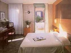 Imagen de la habitación del Hotel WASHINGTON, Mil&aacute;n. Foto 5