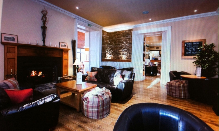 Imagen del bar/restaurante del Hotel WATERSIDE. Foto 5