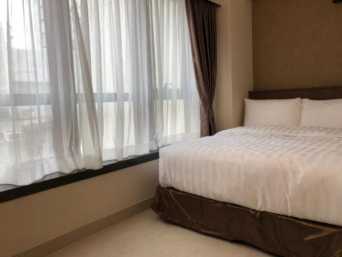 Imagen de la habitación del Hotel WE, Hong Kong. Foto 7