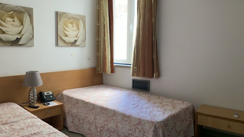Imagen de la habitación del Hotel WEAA. Foto 16