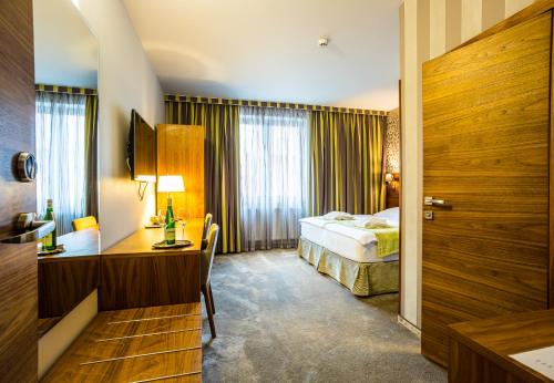 Imagen de la habitación del Hotel WELLNESS HOTEL L&Ouml;WE. Foto 5