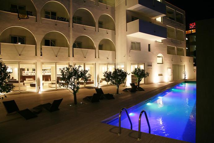 Imagen de los exteriores del Hotel WHITE, Vieste. Foto 8