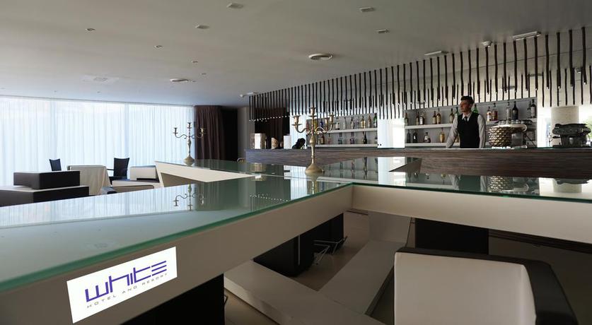 Imagen del bar/restaurante del Hotel WHITE, Vieste. Foto 2