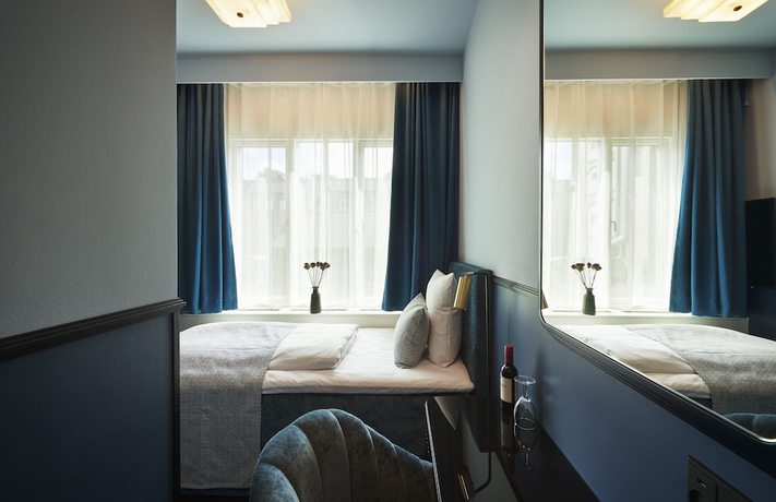 Imagen de la habitación del Hotel WIDE. Foto 5