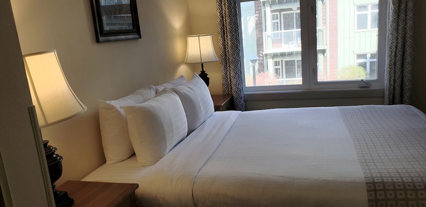 Imagen de la habitación del Hotel WINDTOWER LODGE & SUITES. Foto 4