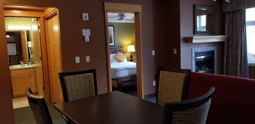 Imagen de la habitación del Hotel WINDTOWER LODGE & SUITES. Foto 5