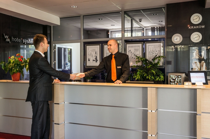 Imagen de los interiores del Hotel WM System. Foto 19