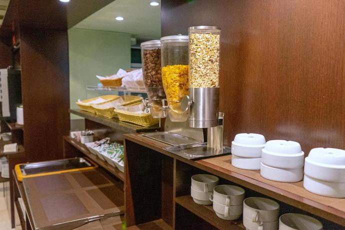 Imagen del bar/restaurante del Hotel WOT Porto. Foto 3