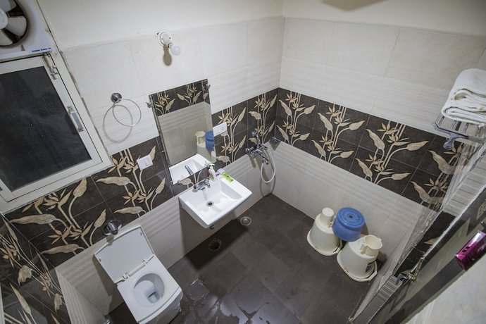 Imagen de la habitación del Hotel WOWSTAYZ Misty Meadows. Foto 8