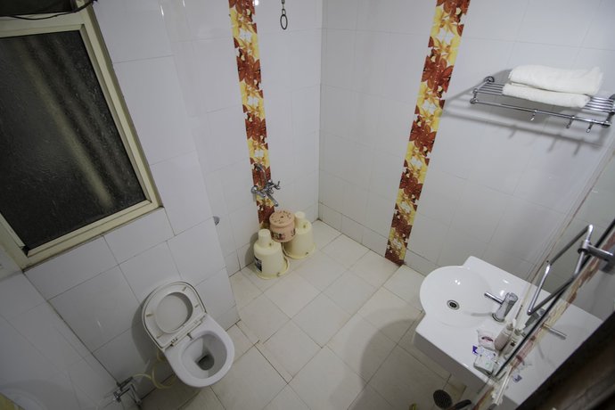 Imagen de la habitación del Hotel WOWSTAYZ Misty Meadows. Foto 16