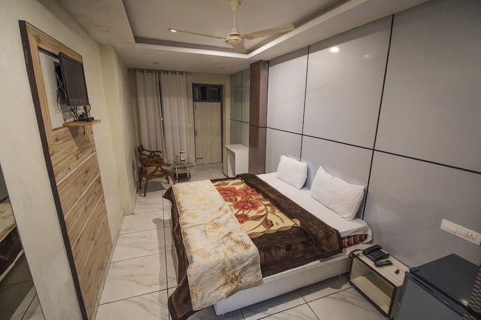 Imagen de la habitación del Hotel WOWSTAYZ Sapphire. Foto 3
