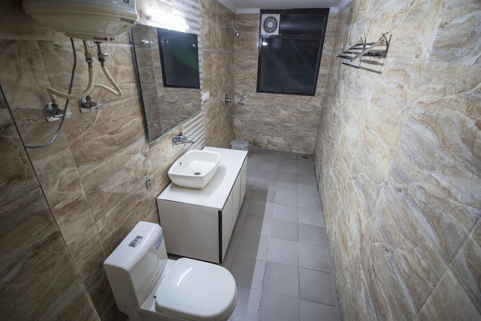 Imagen de la habitación del Hotel WOWSTAYZ Sapphire. Foto 16