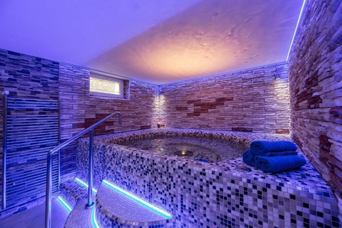 Imagen de la piscina del Hotel WX. Foto 17